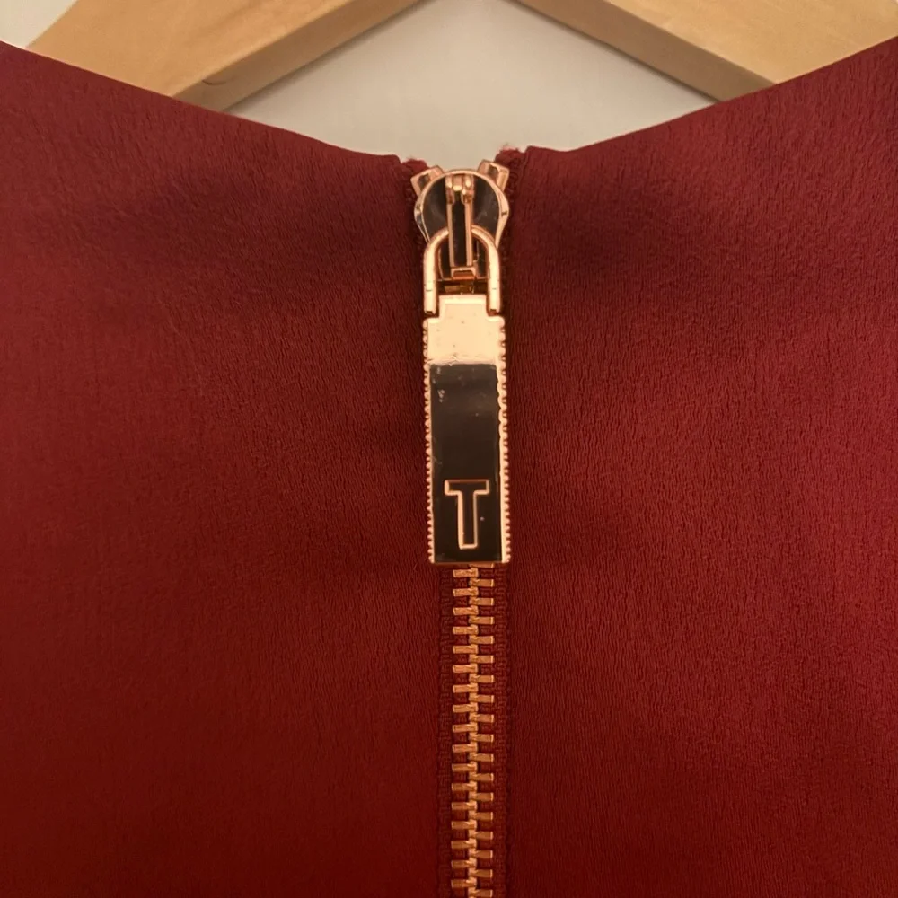 Ted Baker Burgundy/Maroon Sleeveless High/Low Dress - size 6 - Picture 8 of 16